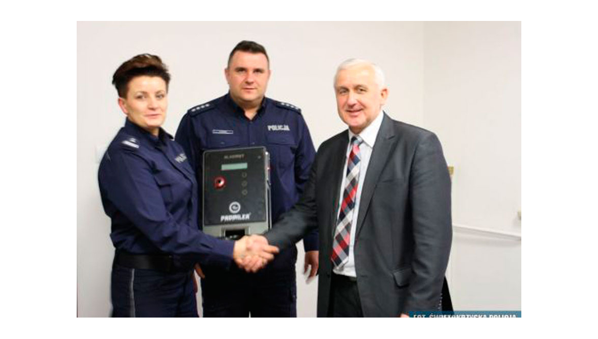 Nowe urządzenie do badania stanu trzeźwości w buskiej Komendzie ( ALKOMAT PROMILER AL 4000)