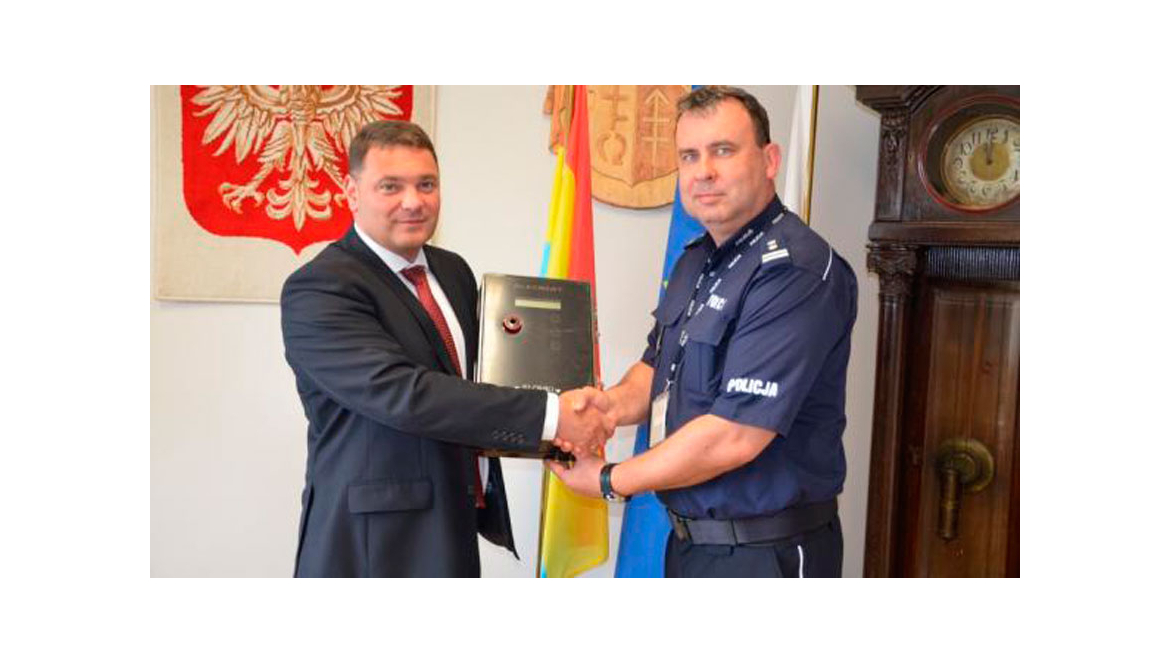 Specjalistyczny alkomat PROMILER AL 4000 w rękach siemiatyckiej policji 